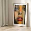 Plakat w ramie z kobiecym portretem
