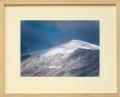 Obraz w ramie 32x26 Zimowy Szczyt – ośnieżone góry i niebo.