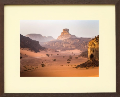 Obraz w ramie 32x26 Echo Pustyni – ciepły krajobraz pustynny.