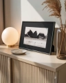 Dekoracja ścienna Manon – czarno-biały obraz w eleganckiej oprawie.