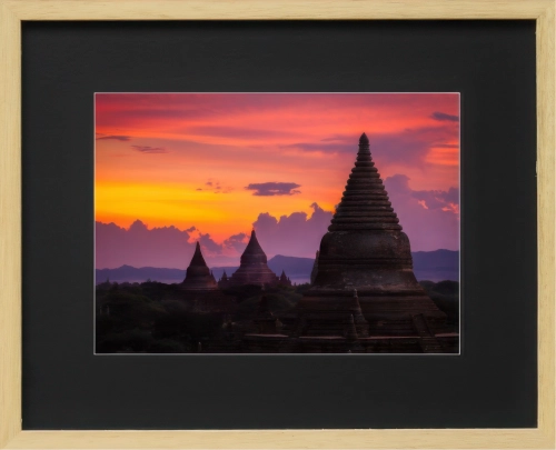 Obraz w ramie 72x52 Świątynie Bagan o Zachodzie Słońca – pejzaż z Birmy.