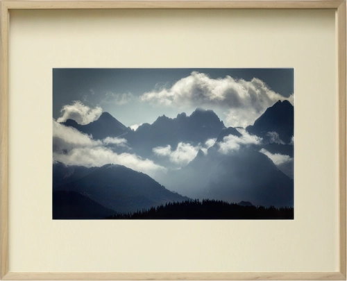 Obraz Manon 57x42 – góry spowite mgłą w chłodnych barwach, drenow, rama, widok