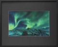 Obraz w ramie 57x42 Zorza Polarna – pejzaż północny, czarna rama, drewno, zorza polarna, noc